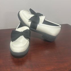 Size 6 Women’s Shoes