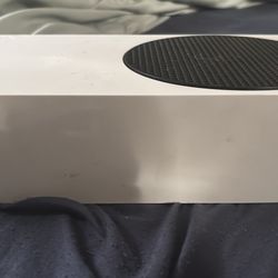 comes with cords and controller 