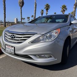 Hyundai Sonata 2013. LOW LOW MILES