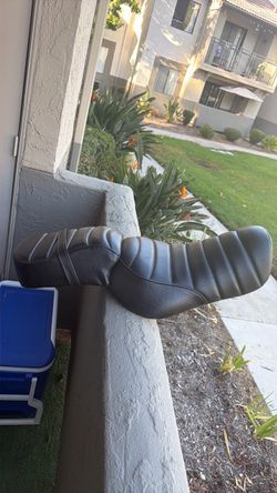 Harley Sportster Iron / Tuck & Roll Solo Seat