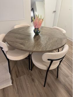 Dining table and 4 chairs
