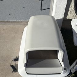 Self cleaning Litter Box