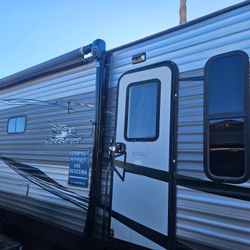 30FT JAYCO Rv TravelTrailer, 1Bedroom + Convertible Dinette/fullsz, w/slide Out. JAYCO