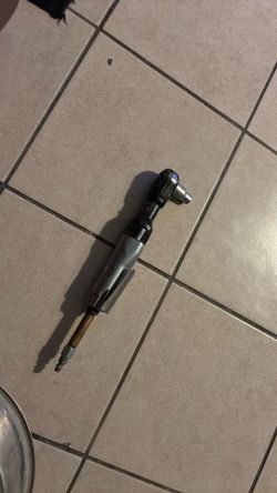 Pneumatic ratchet wrench