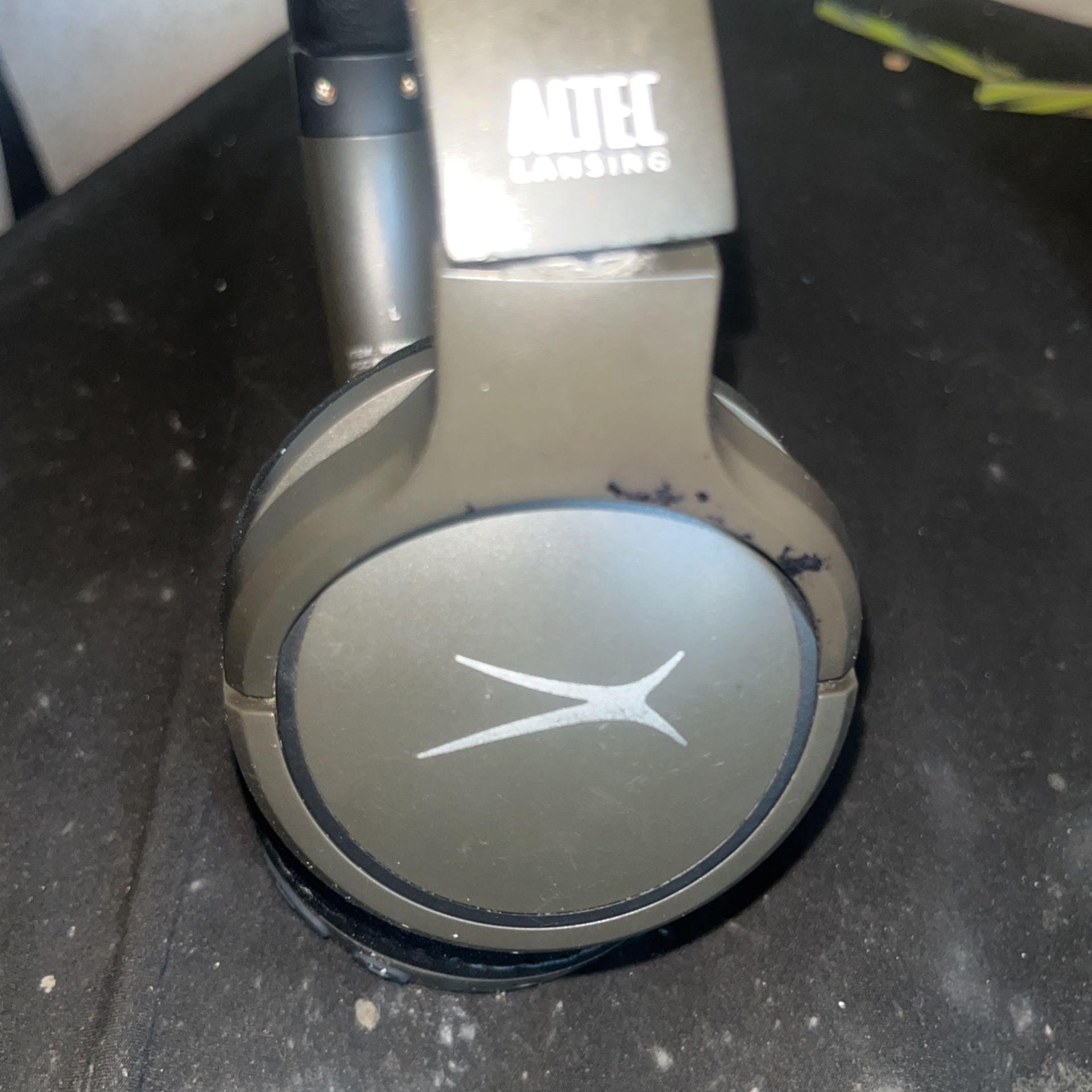 Altec  Lansing Nanophones Wireless Headphones