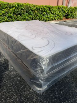 NEW QUEEN-SIZE MATTRESS & BOX SPRING - 2PC