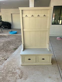 Entryway or mudroom storage