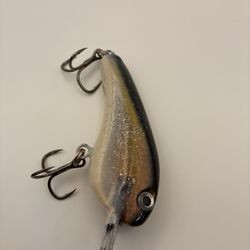 Handmade Basswood Crankbait Dives Between 4 To 6 Feet And Great Wobble Action With Perfect Tuning.