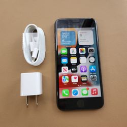 iPhone 7 - UNLOCKED - Like New 