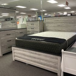 FREE MATTRESS. FURNITURE liquidation sale. Gorgeous wooden 5pc bedroom set 45% OFF