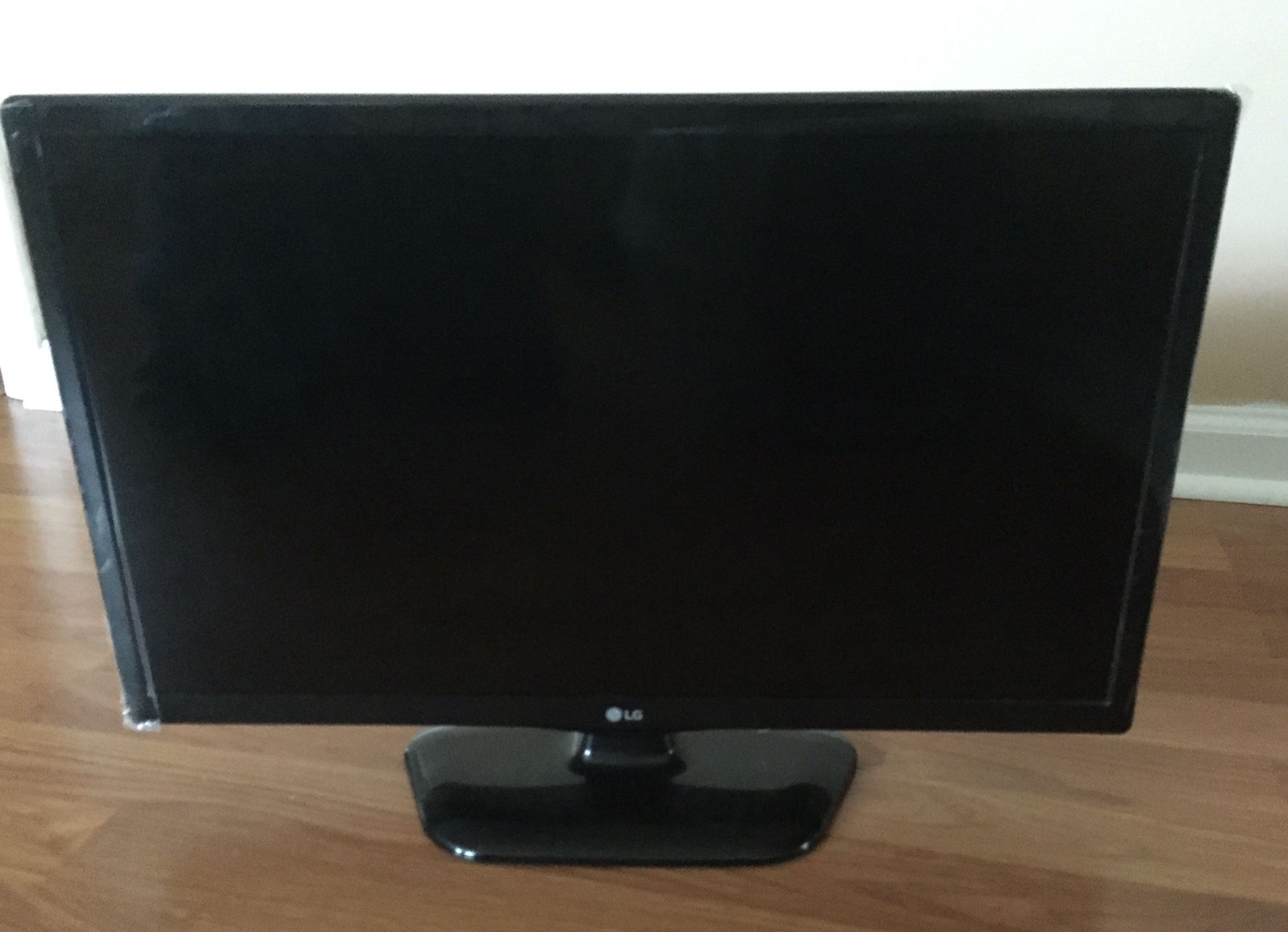 LG 24” flatscreen tv with remote