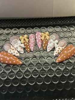 Polka Dot Nails 