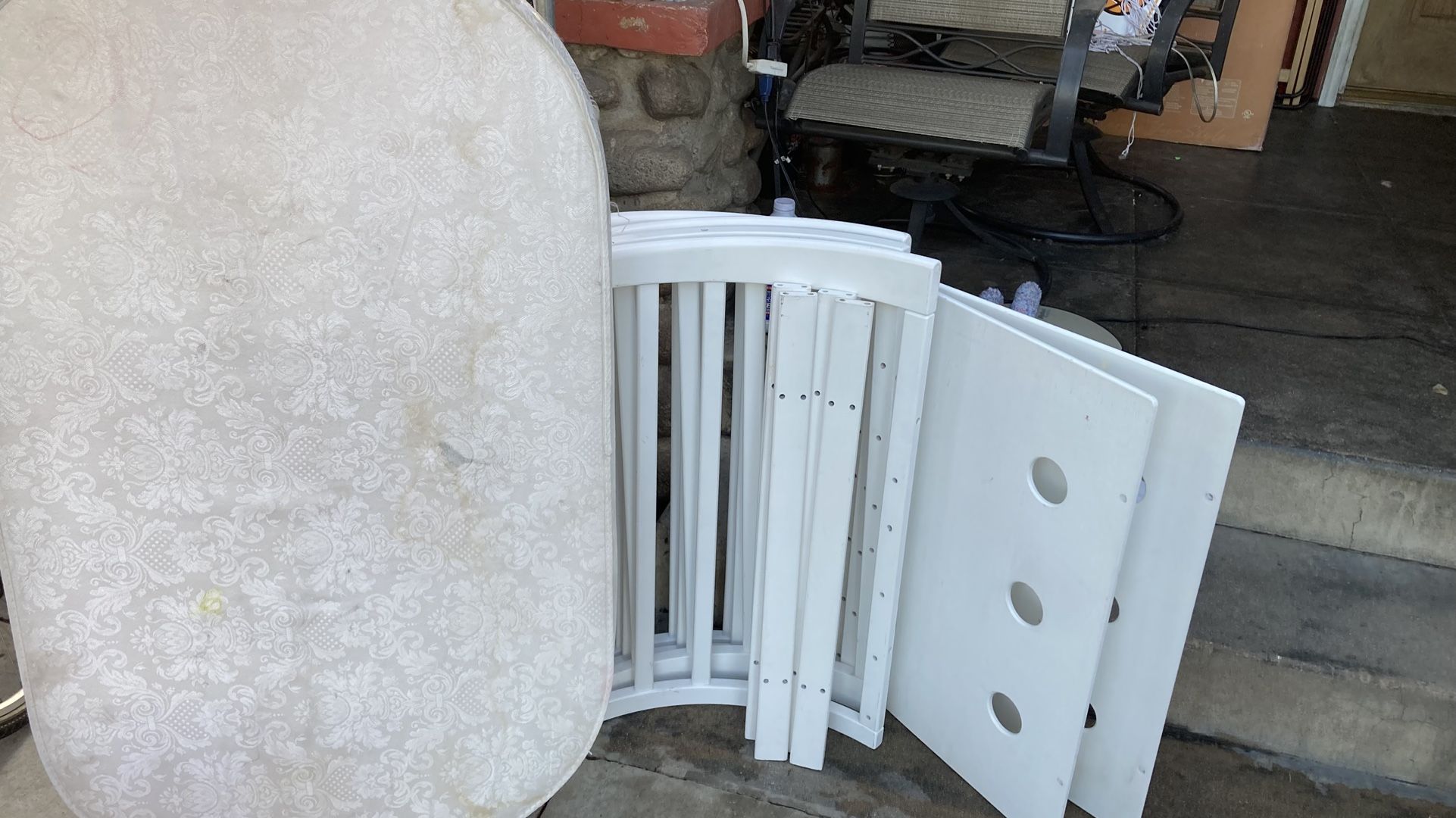 Wood Oval Crib Convertible $300