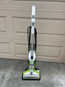 Bissell vacuum carpet cleaner(like new)