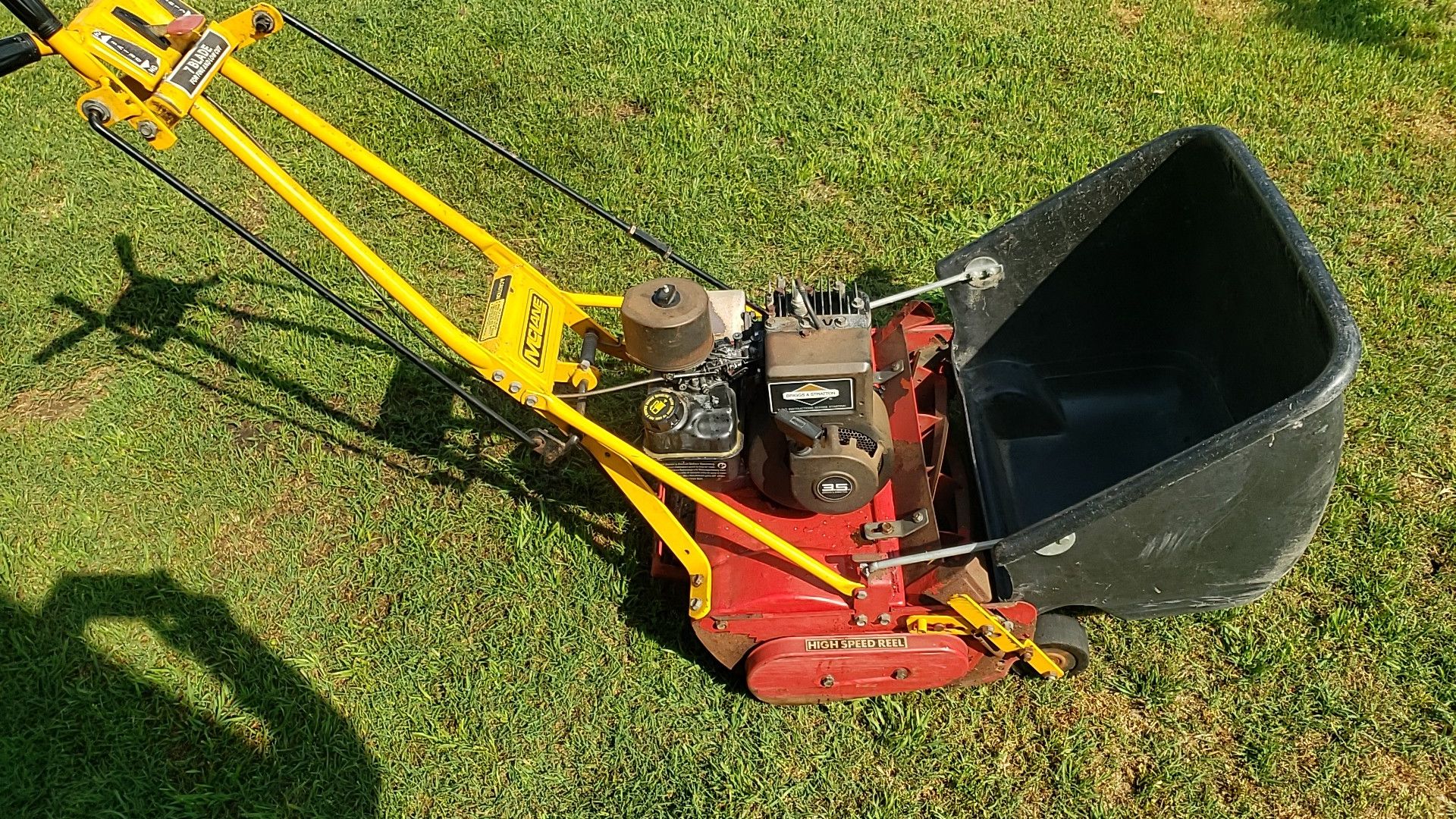 McLane front throw 20 inches lawnmower for Sale in Whittier, CA OfferUp