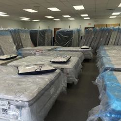 🎄🎄 💤😴 NEW!!  Still in Plastic Mattress Liquidation TWIN KING FULL QUEEN IN PLASTIC!!  🚛Delivery is Available💤 😴 🎄🎄