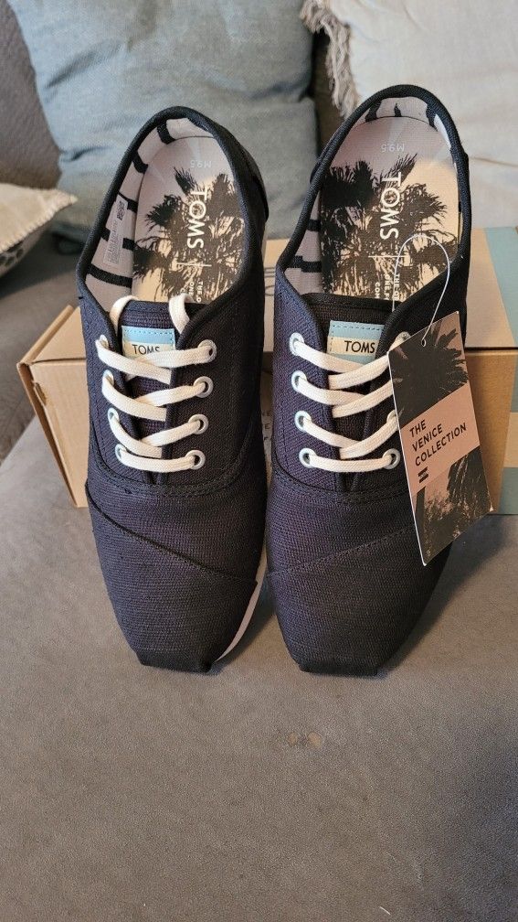 Toms Shoes
