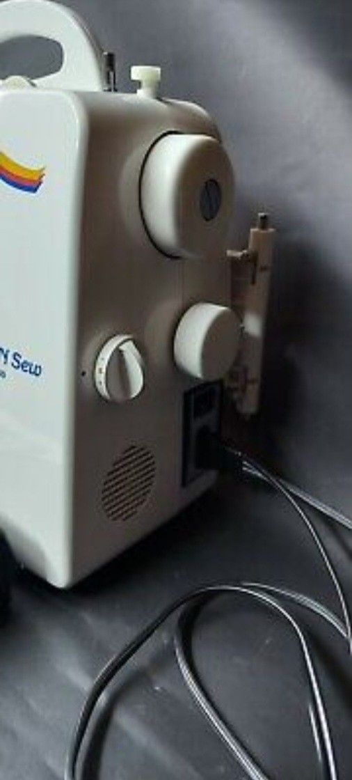 White Quilt N Sew 1730 Sewing Machine for Sale in Chandler, AZ OfferUp