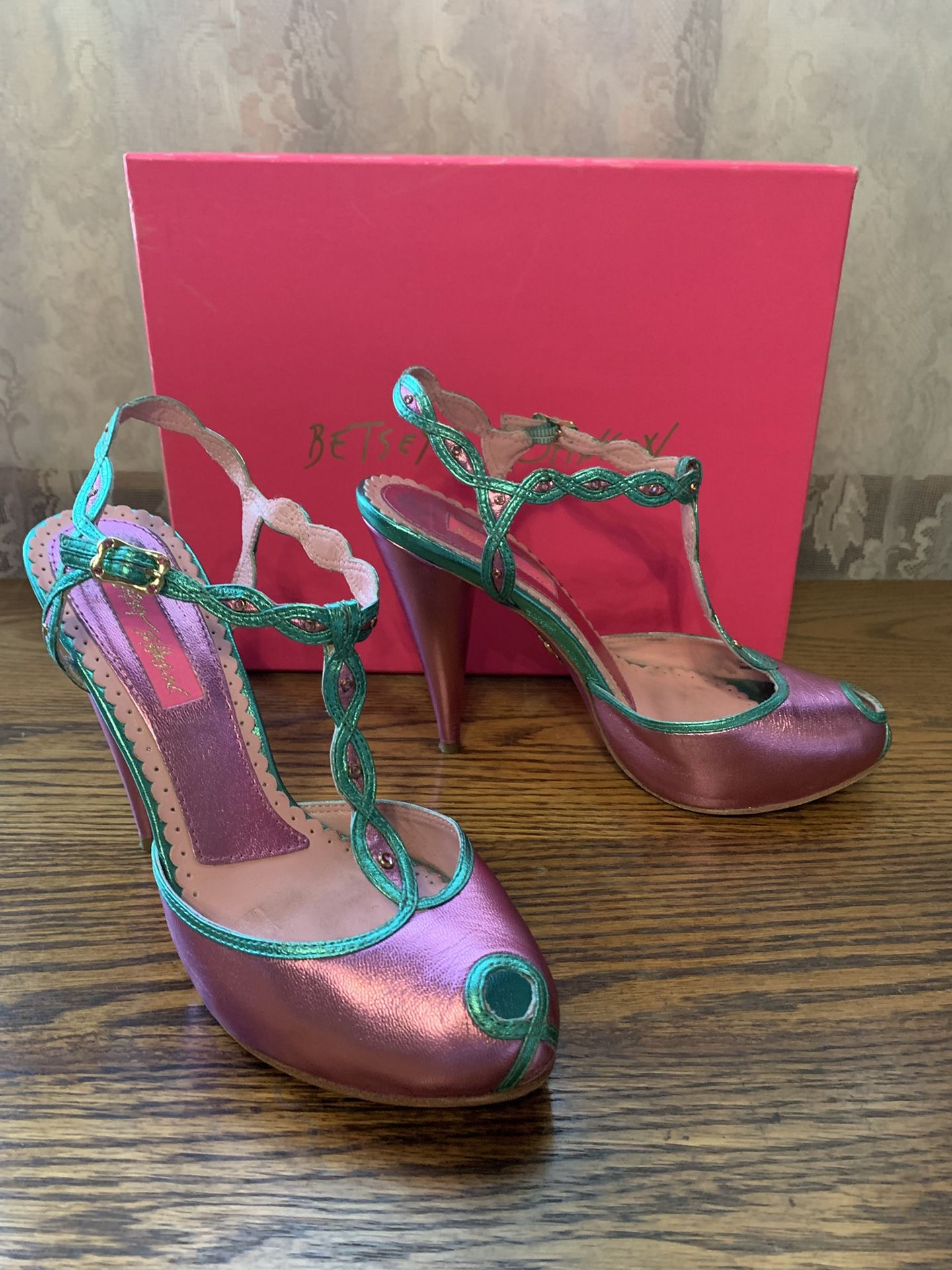 Betsey Johnson 6.5 M Women’s Pink & Aqua Foil Shine T-Strap Leather Heels Pumps + Box