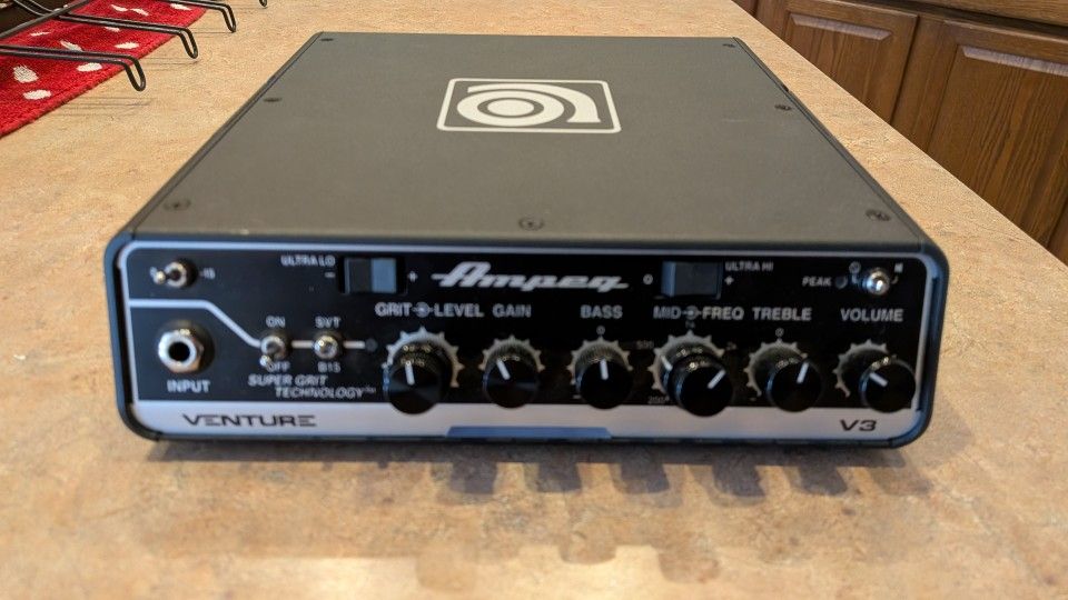 Ampeg Venture V3 – Lightweight 300W Bass Amp