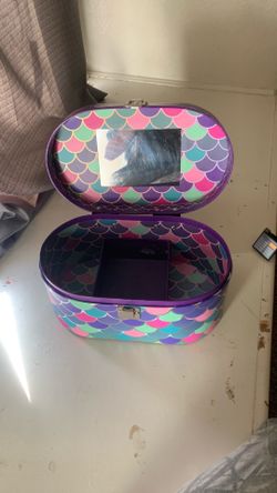 Kids makeup box