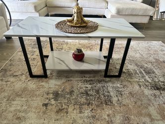 ✨ Modern Faux Marble Coffee Table – Excellent Condition