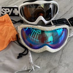 2 Pairs Of Ski/snowboard Goggles 