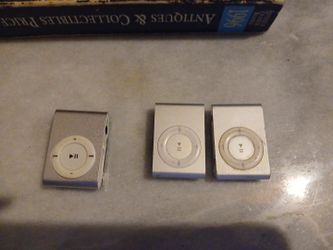 3X Ipod Shuffles