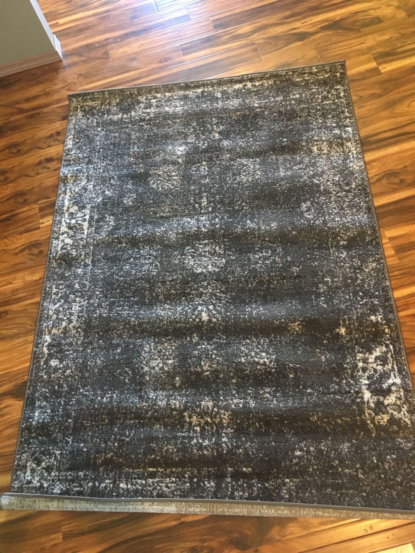 Brand new area rug (never used)