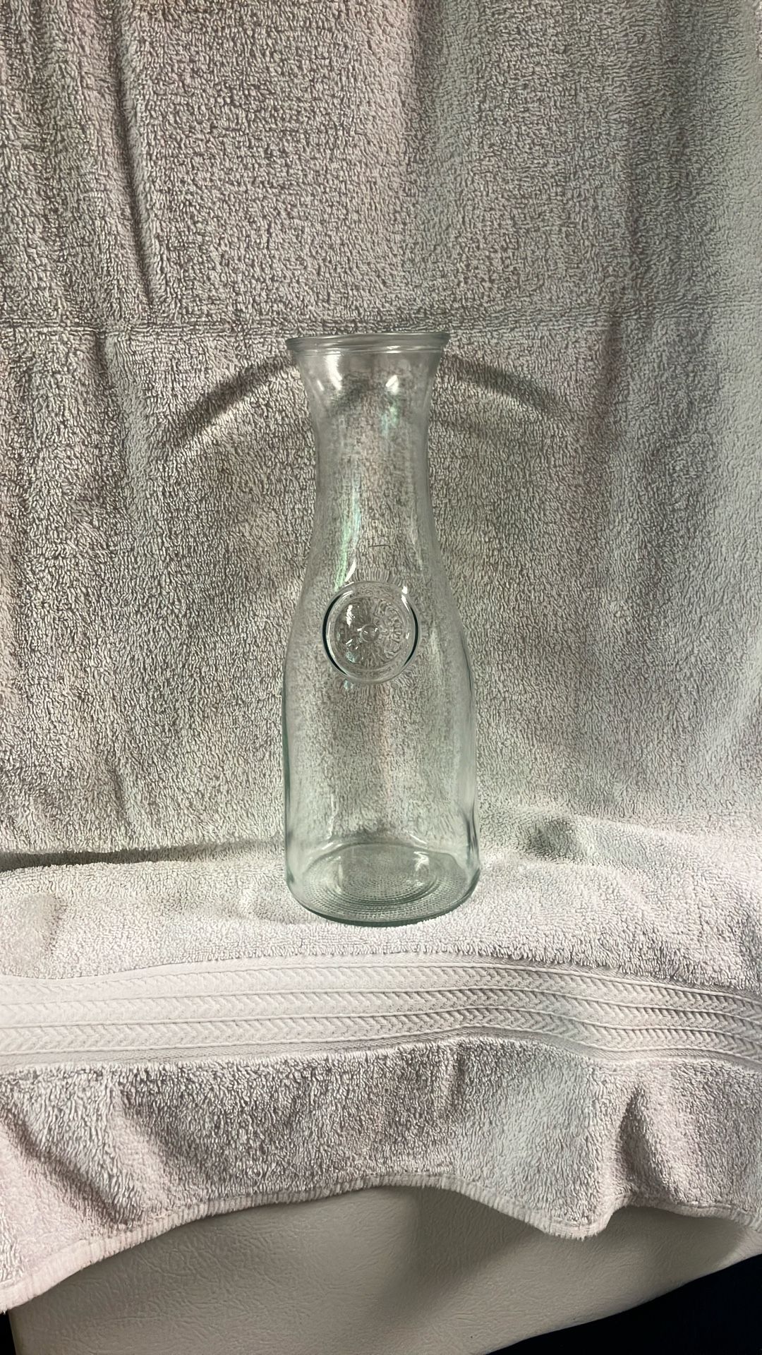 24 Glass Carafes - 33oz/1 Liter