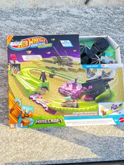 Hot Wheels Minecraft RacerVerse Last Lap Track Set