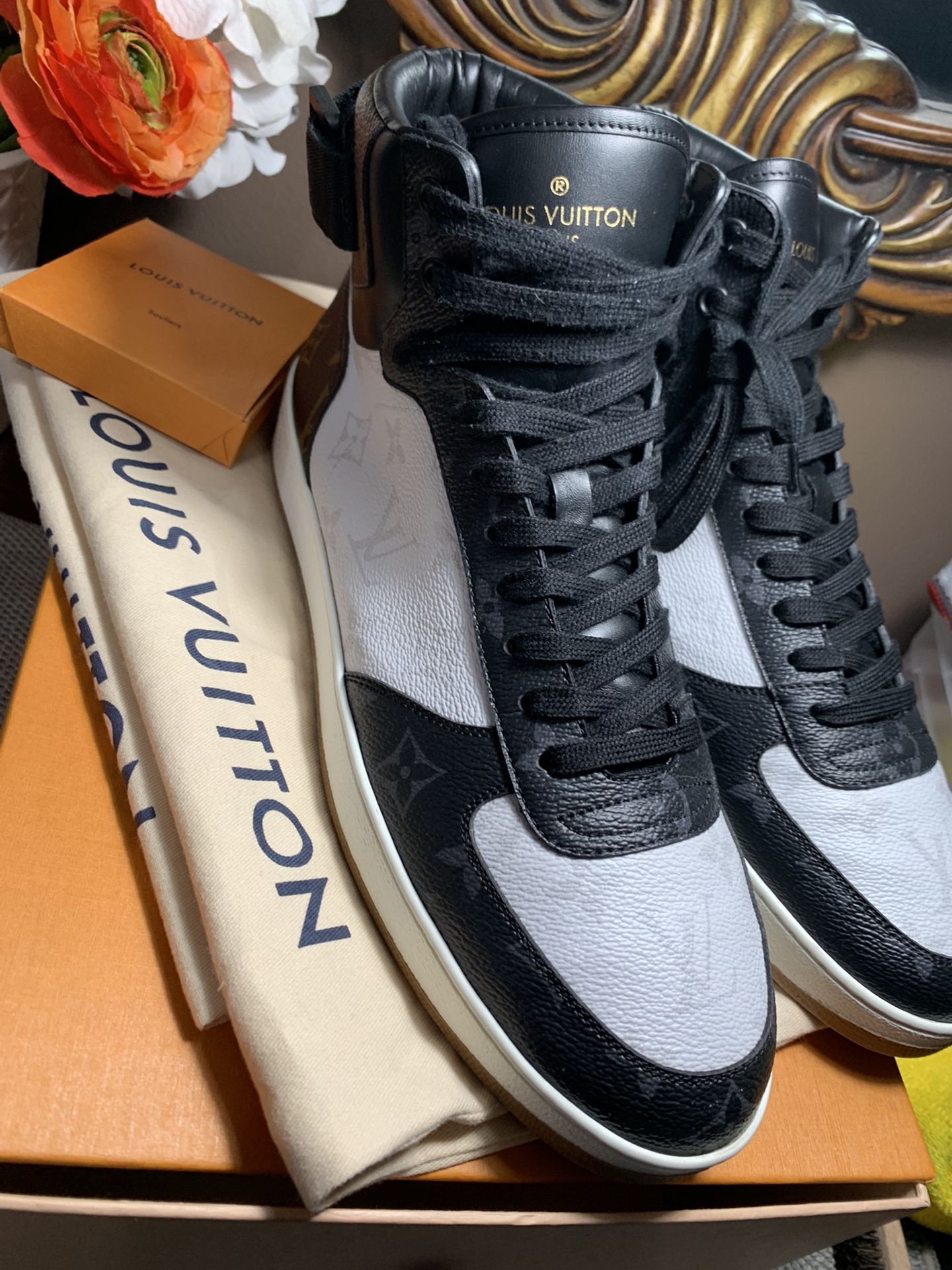 LOUIS VUITTON Mens Sneakers ORIGINAL for Sale in Yorba Linda, CA - OfferUp