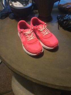 Shoes pink hey Dude in good condition woman size 7