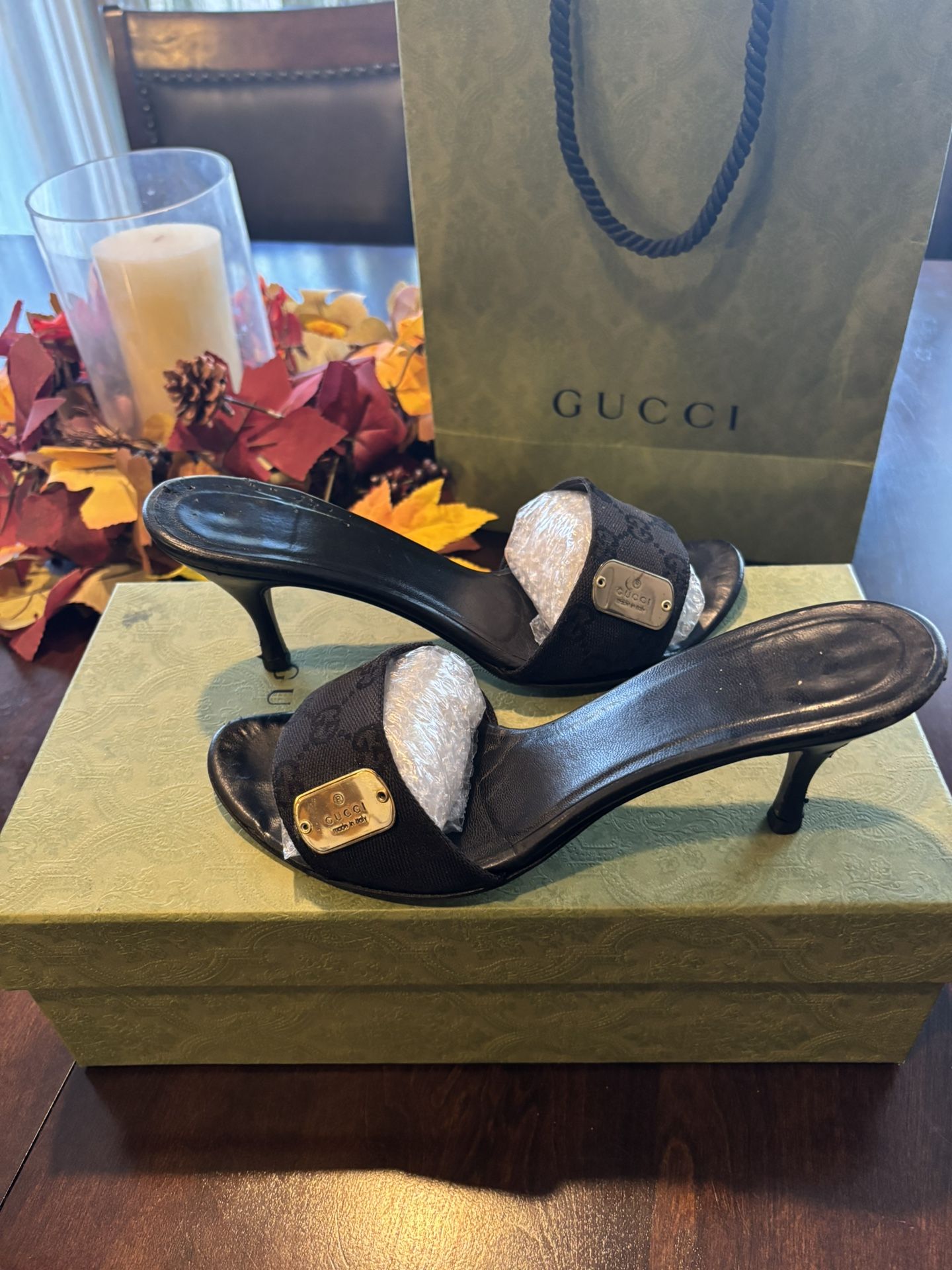 vintage Gucci kitten heel Black denim mules w/gold Tag $275