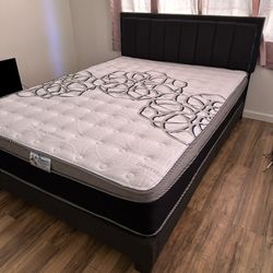 🚨 Mattress For Sale 🚨 Queen Size Mattress Pillow Top 12” Brand New Mattress. All Sizes Available. Brand New Mattress