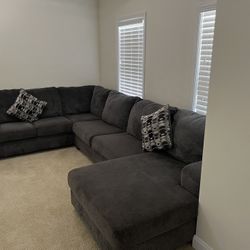 Large Gray Sectional Couch FREE DELIVERY 