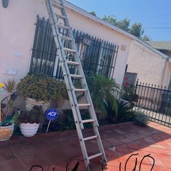 Excellent condition, 24 feet aluminum extension ladder