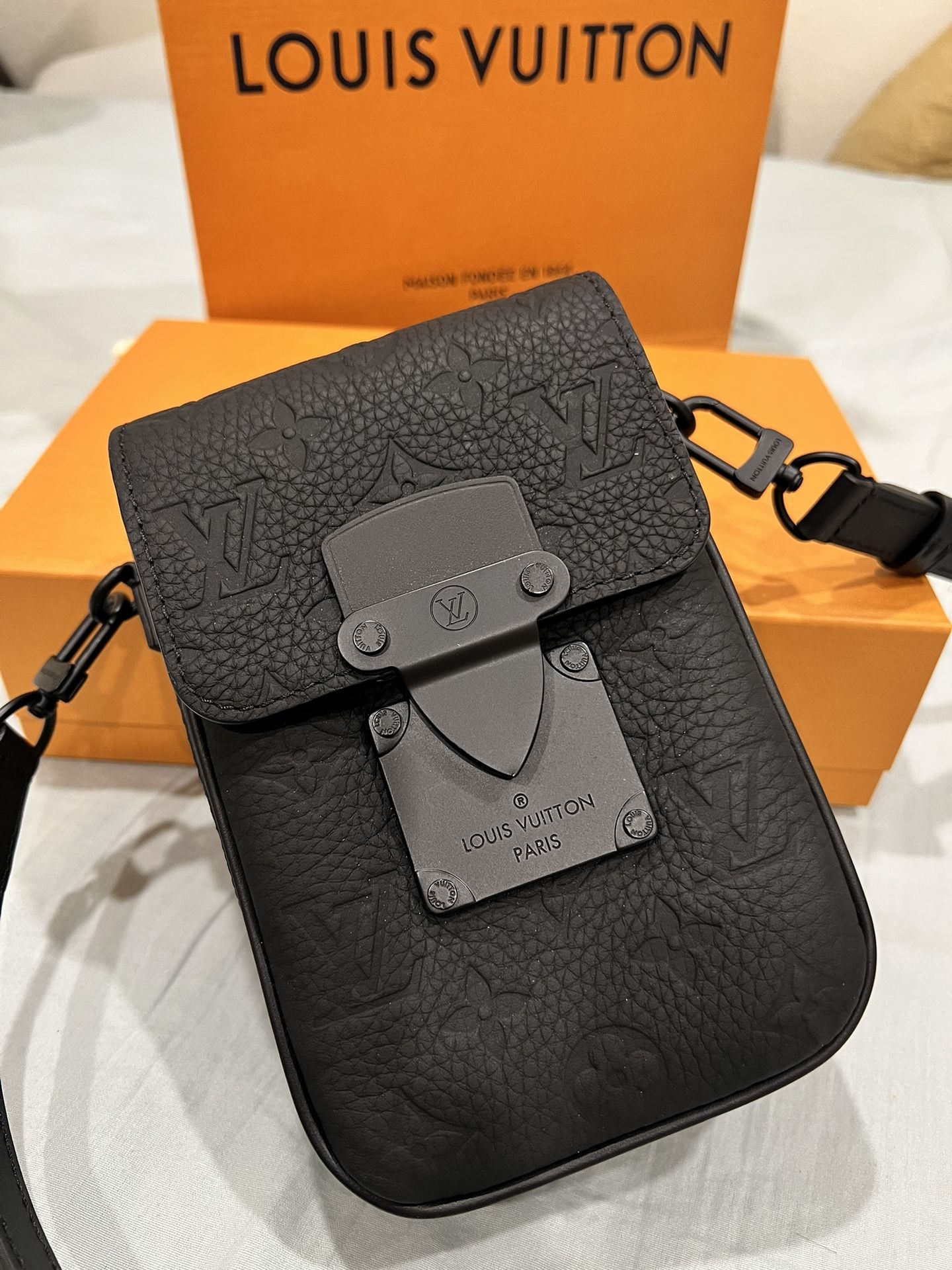 Men’s Louis Vuitton Bag / Wearable Wallet