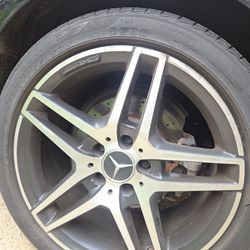 Mercedes 18 inch rims set of four