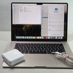 Apple MacBook Air M3 2024 15" 8GB RAM 512GB SSD
