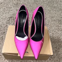 Hot Pink Pumps 
