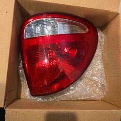 OEM Caravan Town & Country Right Passenger Side Halogen Rear Tail Lamp Part Dodge Lens Light NEW