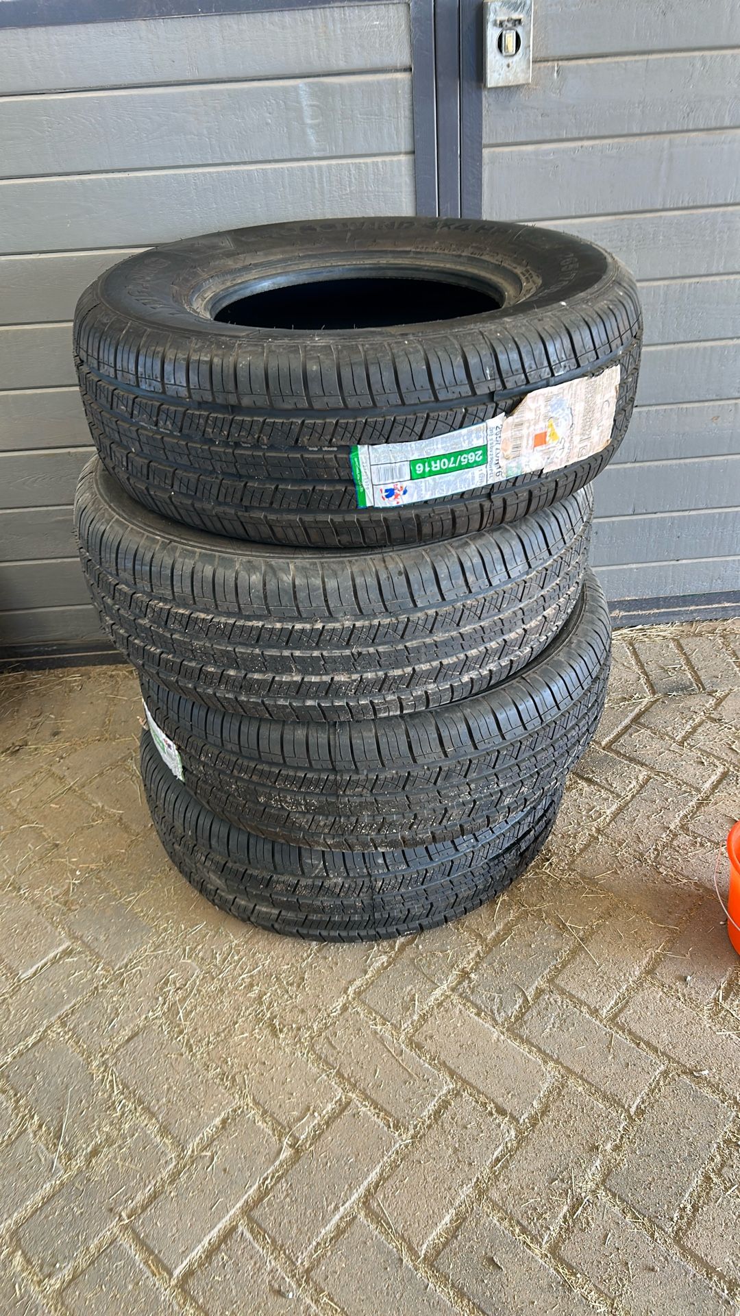 New set of Tires 265/70/R16