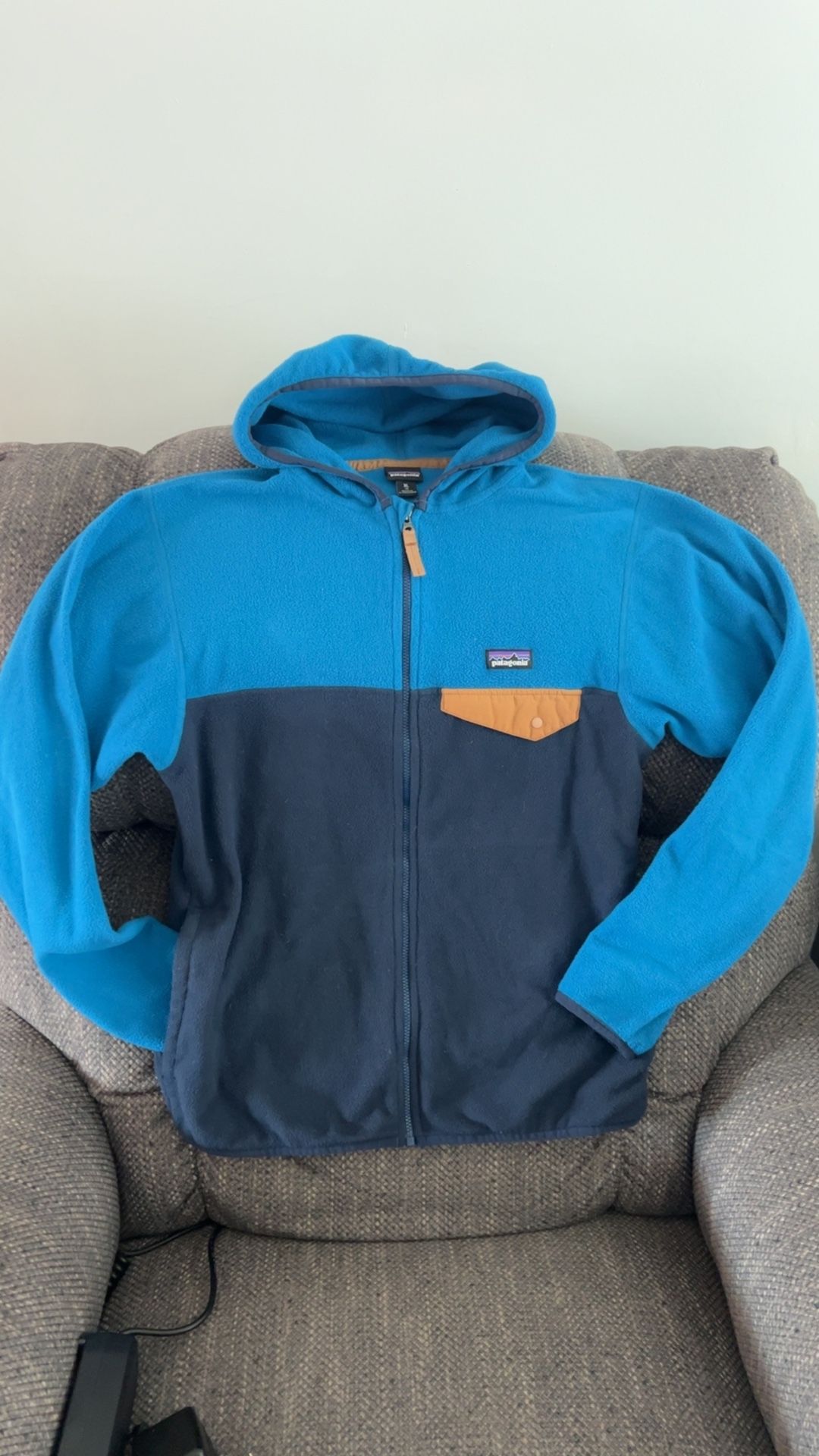 Patagonia unisex jackets size XL for boys or girls, for adults it makes a size S, I accept offers