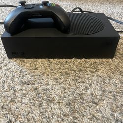 Xbox One S 1TB.   OFFER ME 