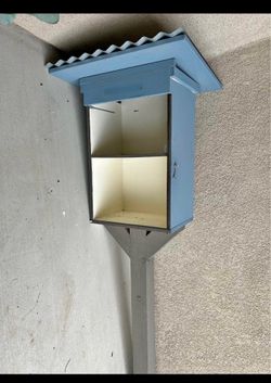 Little library/trinket Stand