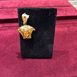 Medusa pendant