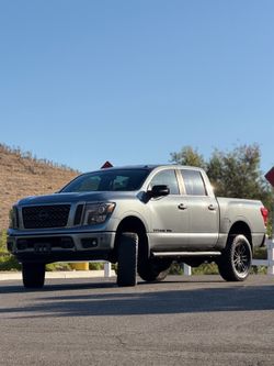2018 NiSSAN  TiTAN . SV pickup 2d v8 4x2