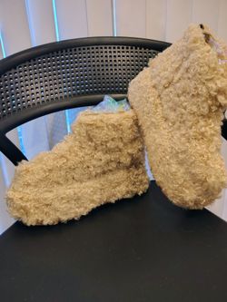 FUZZY BOOTS SZ 11