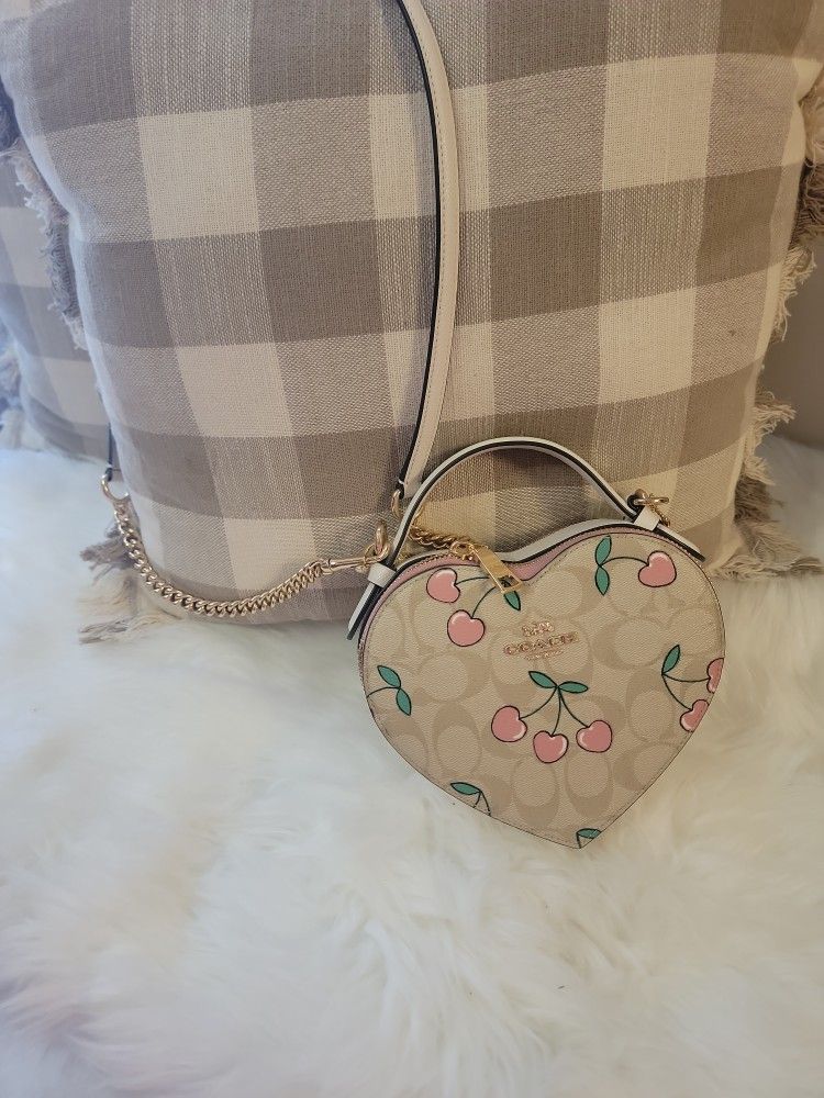 NEW COACH HEART BAG LIMITED EDITION